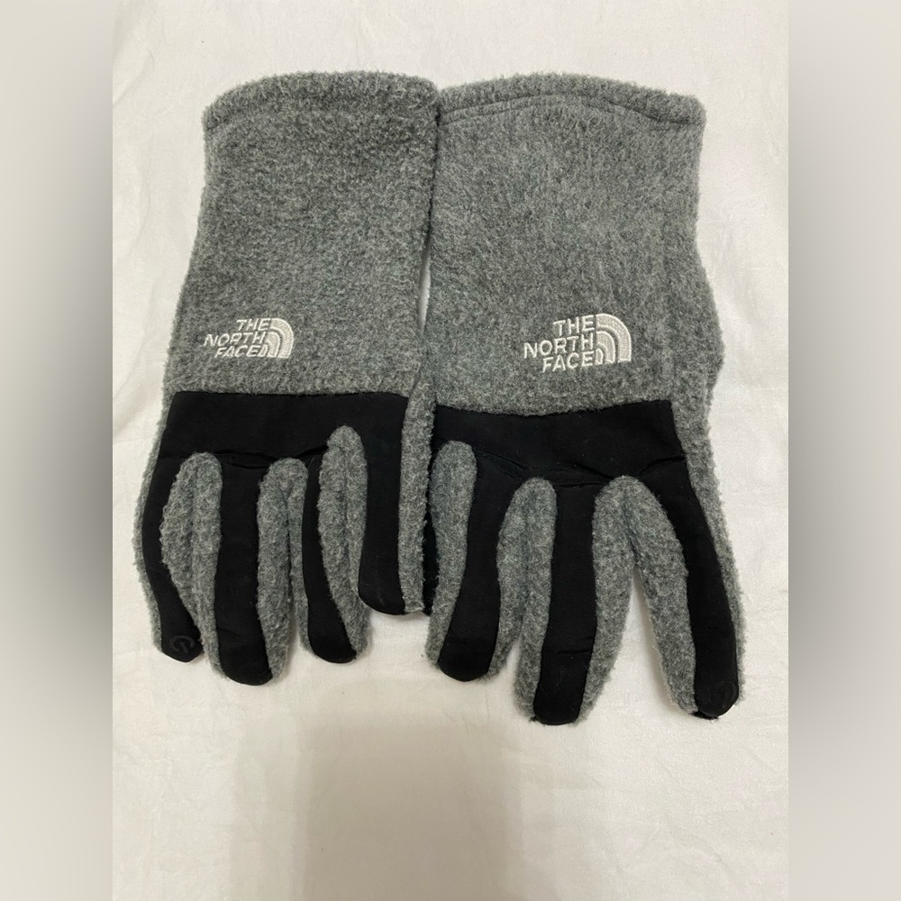 The North Face Charcoal and Ebony Fleece Gloves
